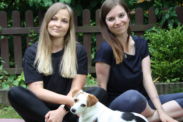Interview mit Jenny & Jasmin: Doga - Yoga für Dich und Deinen Hund